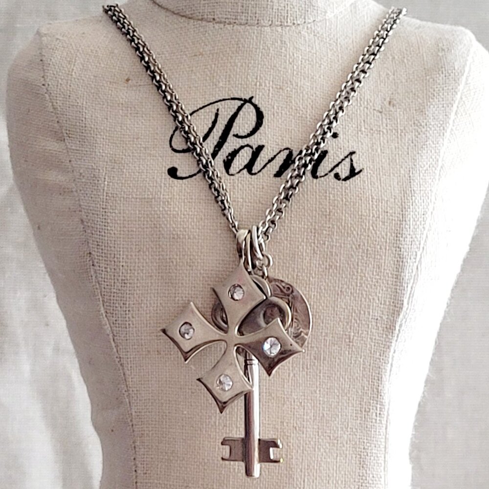 Stella & Dot Long Silver Pendant NecklACE